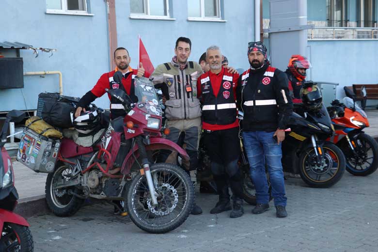 Şilili gezgin, hikayesinden etkilendiği "İnebolu'dan Ankara'ya İstiklal Sürüşü"ne katıldı 2