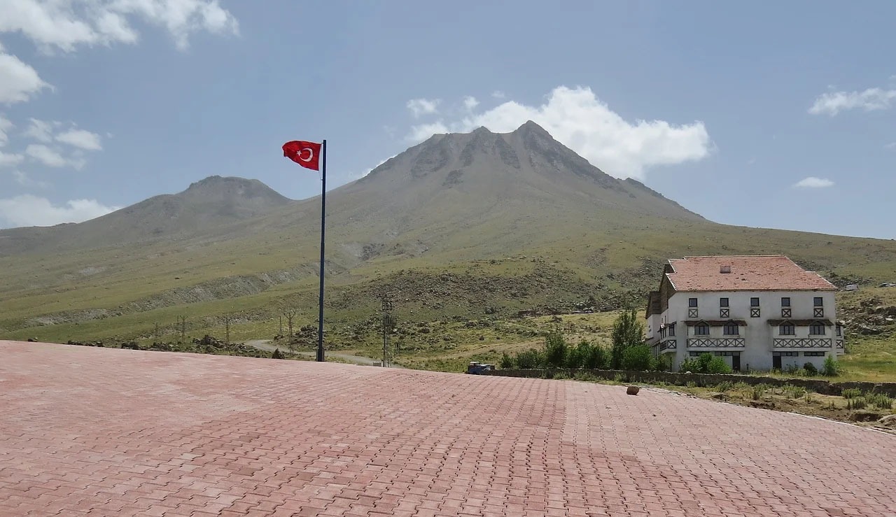 MTA açıkladı! Türkiye'deki aktif volkanlardan kaç kişiyi etkilenecek 15