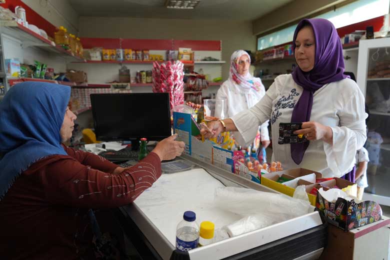 Kadınların hakimiyet kurduğu köyde, erkekler mehterle köyü terk etti 12