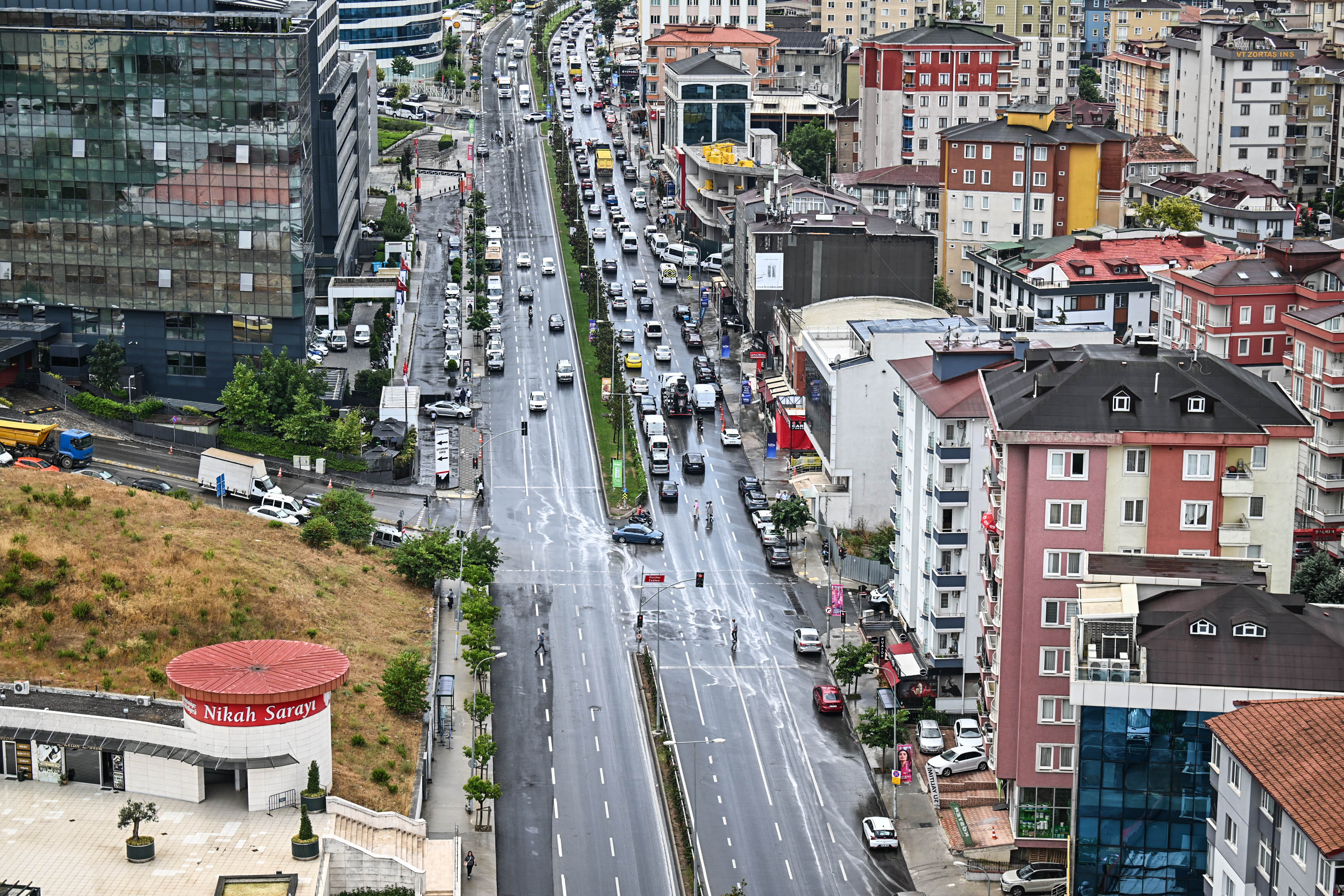 İstanbul'u sağanak vurdu! Yağış yarında devam edecek mi? 2