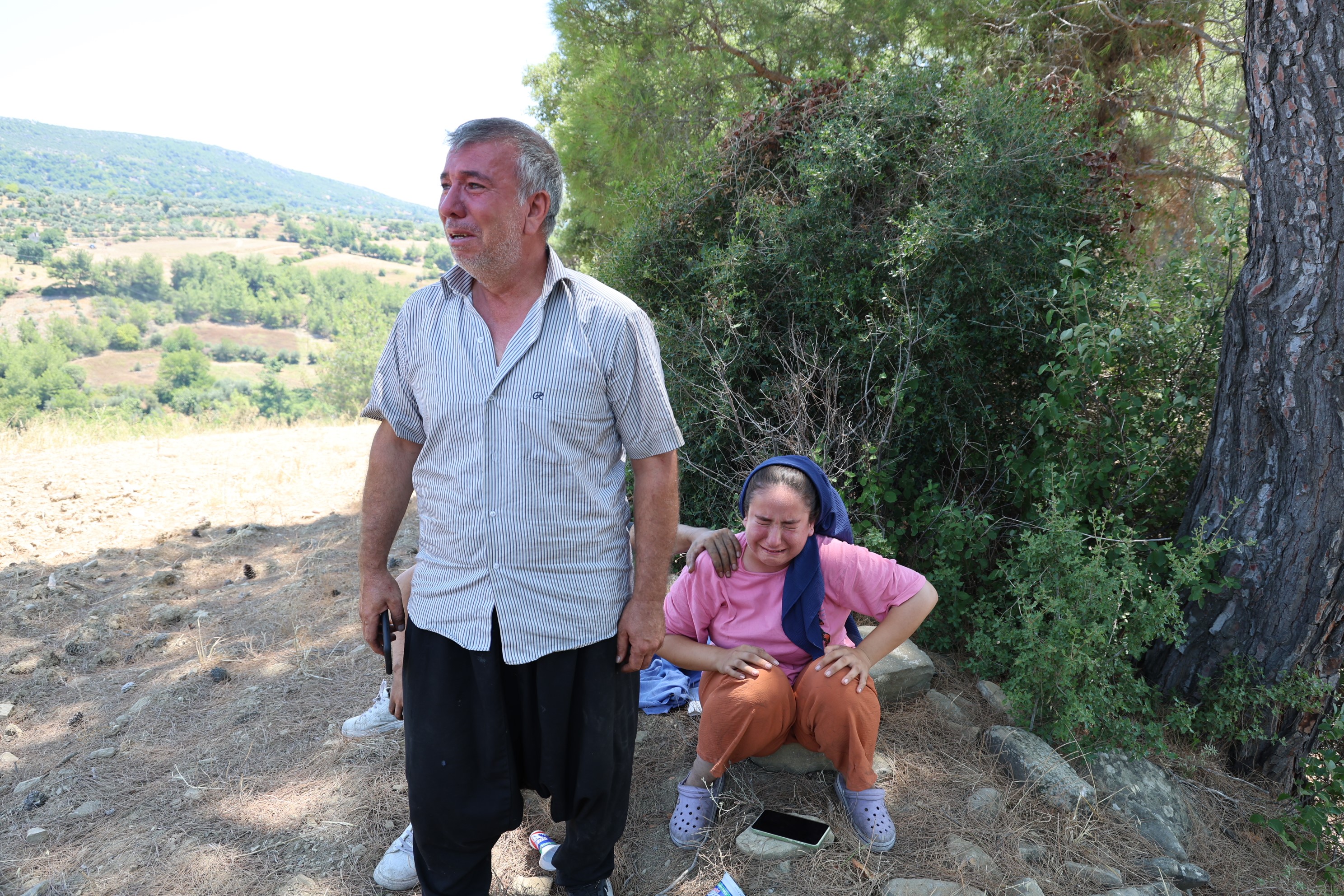 Yangında hem evleri hem de emekleri küle döndü! Gözyaşları görenlerin içini acıttı 1