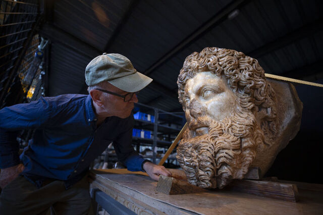 Sıra dışı bir buluntu: Aphrodisias Kazı Başkanı, Zeus başını anlattı 3