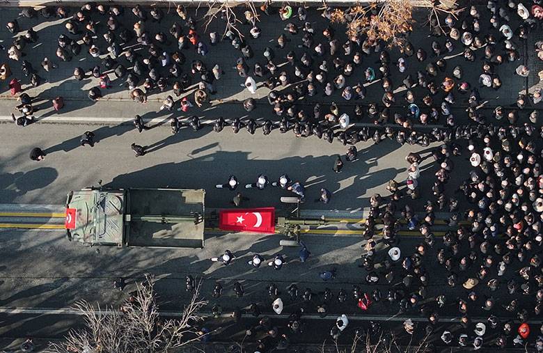 Türkiye şehitlerine ağlıyor! Şehit Tuğgeneral Baydilli'ye veda 3