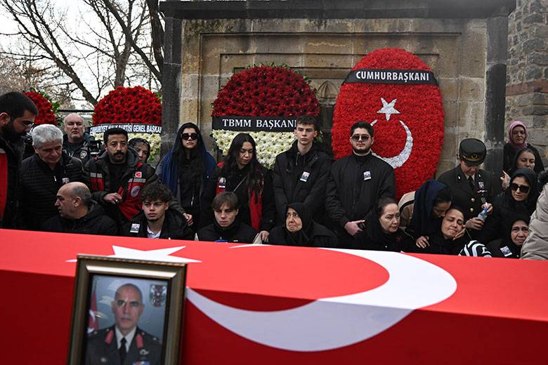 Türkiye şehitlerine ağlıyor! Şehit Tuğgeneral Baydilli'ye veda 8