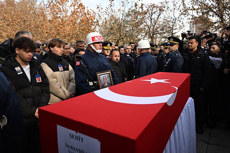 Türkiye şehitlerine ağlıyor! Şehit Tuğgeneral Baydilli'ye veda 5