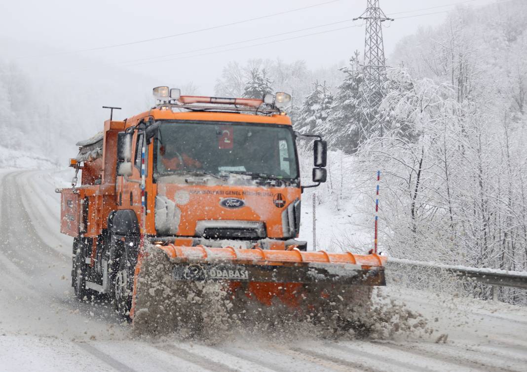 İstanbul'un yanı başında kar fena başladı! Megakente doğru gümbür gümbür geliyor 3