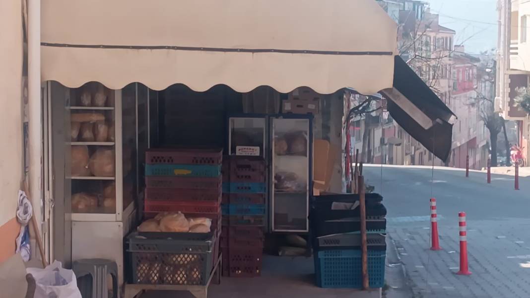 Pide tezgahına terlikle çıkmış, görüntüleri şoke etmişti! O fırıncı cezadan kurtulamadı 3