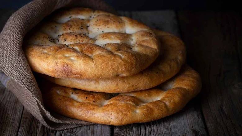 HERKES SEVEREK YİYOR AMA SAĞLIĞI MAHVEDİYOR: Aç karnına sıcak pide yemeyin! 5