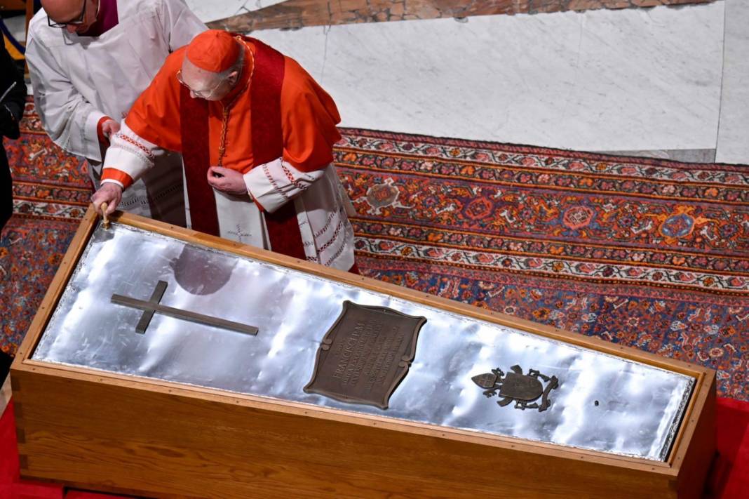 Papa'ya veda! Türkiye'den törene TBMM Başkanı Kurtulmuş katıldı 2
