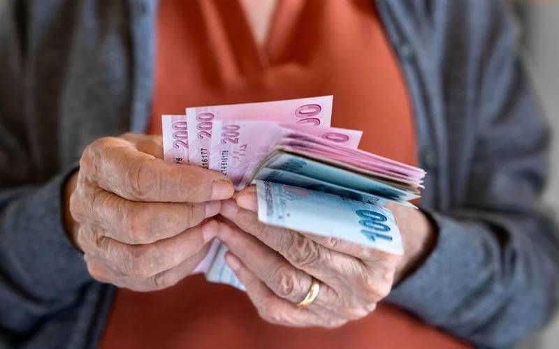 Emekli maaşını bu bankalardan alana büyük müjde 1