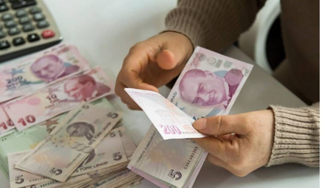 İHTİYAÇ KREDİSİ ÇEKMEYİ DÜŞÜNENELER DİKKAT: Kısa vadeli faizler yükseldi. 100 bin TL kredinin en düşük faiz oranı hangi bankada? 3