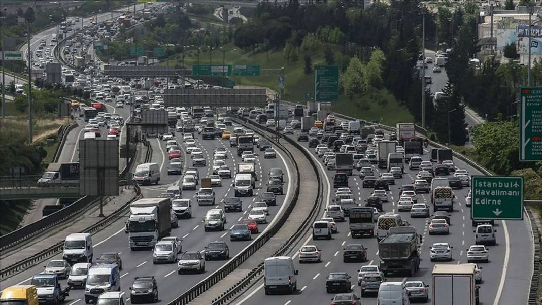 Trafikte en çok zaman kaybedilen şehirler açıklandı: İstanbul açık ara farkla zirveye oturdu! 1