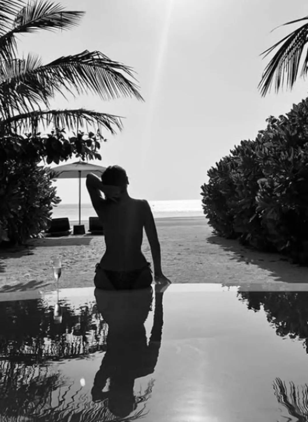 Hadise'nin turuncu bikinili pozları sosyal medyayı salladı! 3