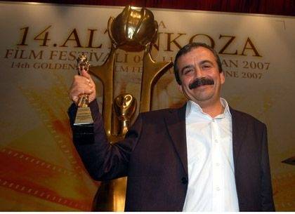 Sinemadan siyasete uzanan bir hayat: Sırrı Süreyya Önder hayatını kaybetti 4