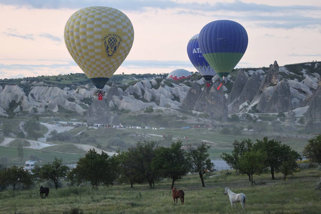 Kapadokya'da balonlar 19 Mayıs için havalandı! İşte muhteşem görüntüler 1