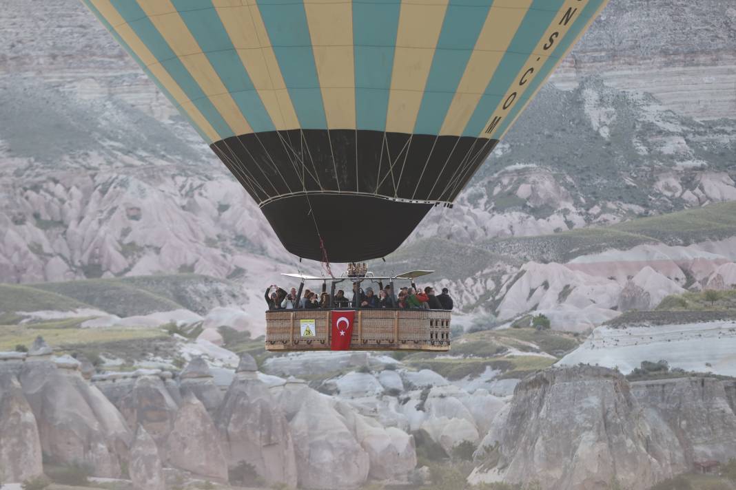 Kapadokya'da balonlar 19 Mayıs için havalandı! İşte muhteşem görüntüler 5
