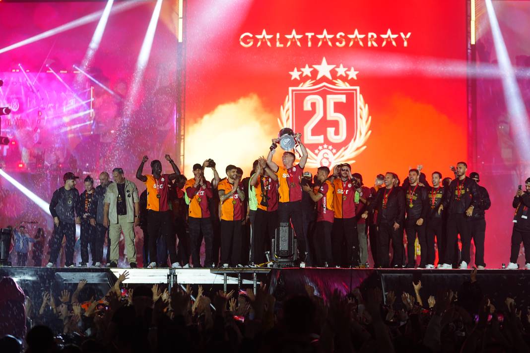 İstanbul ayakta: Galatasaray, 25. şampiyonluğunu kutladı 15