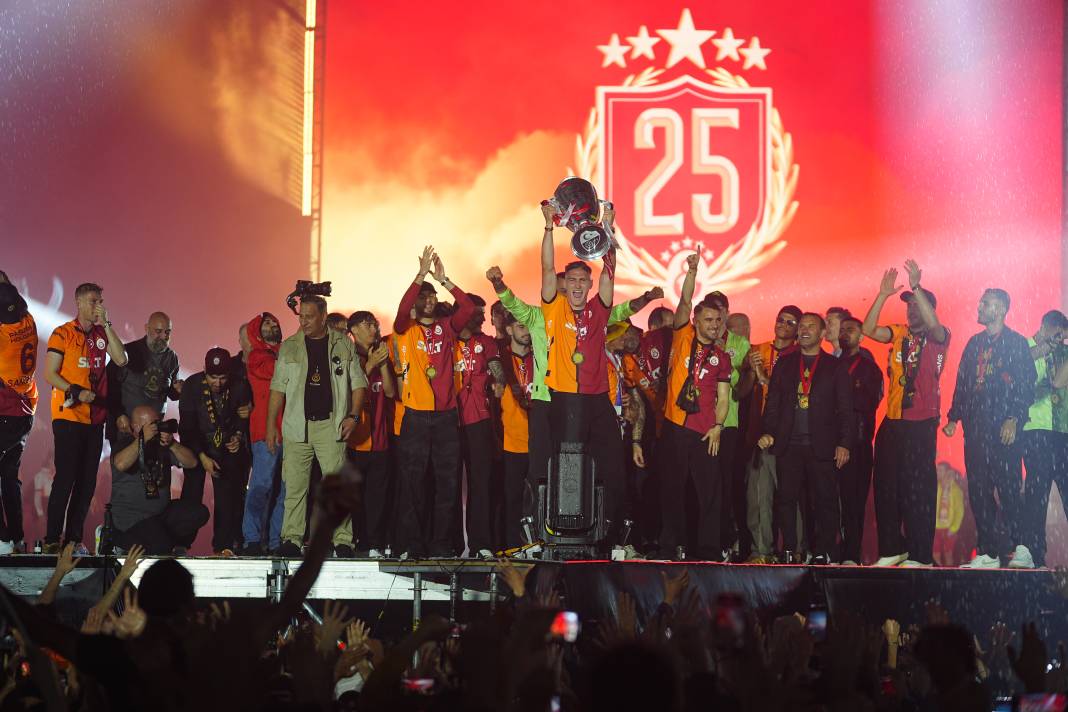 İstanbul ayakta: Galatasaray, 25. şampiyonluğunu kutladı 16