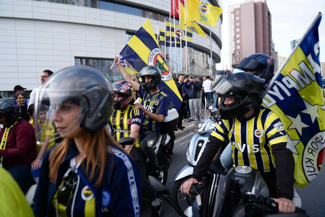 Fenerbahçe Beko'nun şampiyonluk coşkusu! Bağdat Caddesi'ne akın ettiler... 1