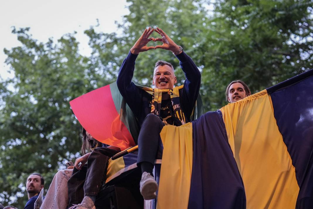Fenerbahçe Beko'nun şampiyonluk coşkusu! Bağdat Caddesi'ne akın ettiler... 8