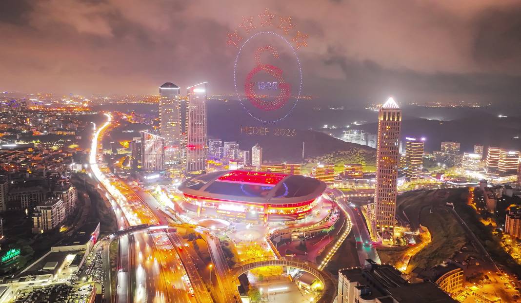 Galatasaray'dan dron gösterisi: Kutlamalara damga vurdu 1