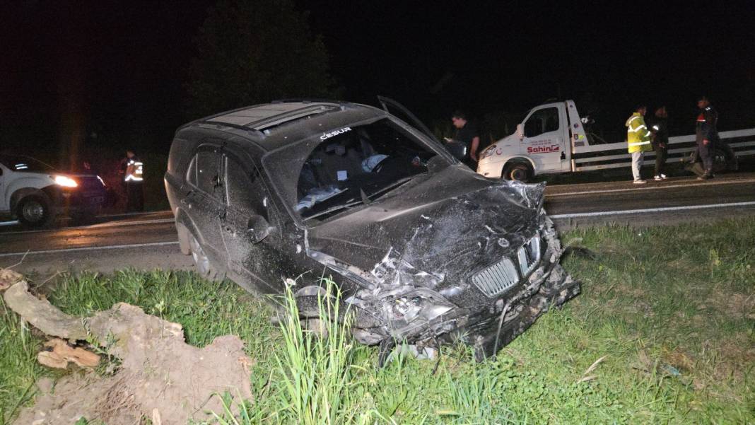 Lüks otomobiller çarpıştı, 3 kişi can verdi! Alkollü sürücü bakın nereye saklandı 2