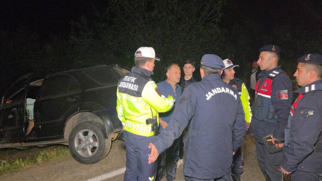 Lüks otomobiller çarpıştı, 3 kişi can verdi! Alkollü sürücü bakın nereye saklandı 6