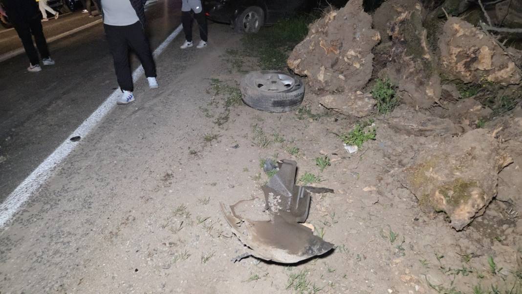 Lüks otomobiller çarpıştı, 3 kişi can verdi! Alkollü sürücü bakın nereye saklandı 7