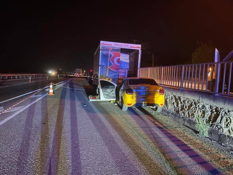 Kamyonetteki demirler ok gibi saplandı! Ölü ve yaralı var 4