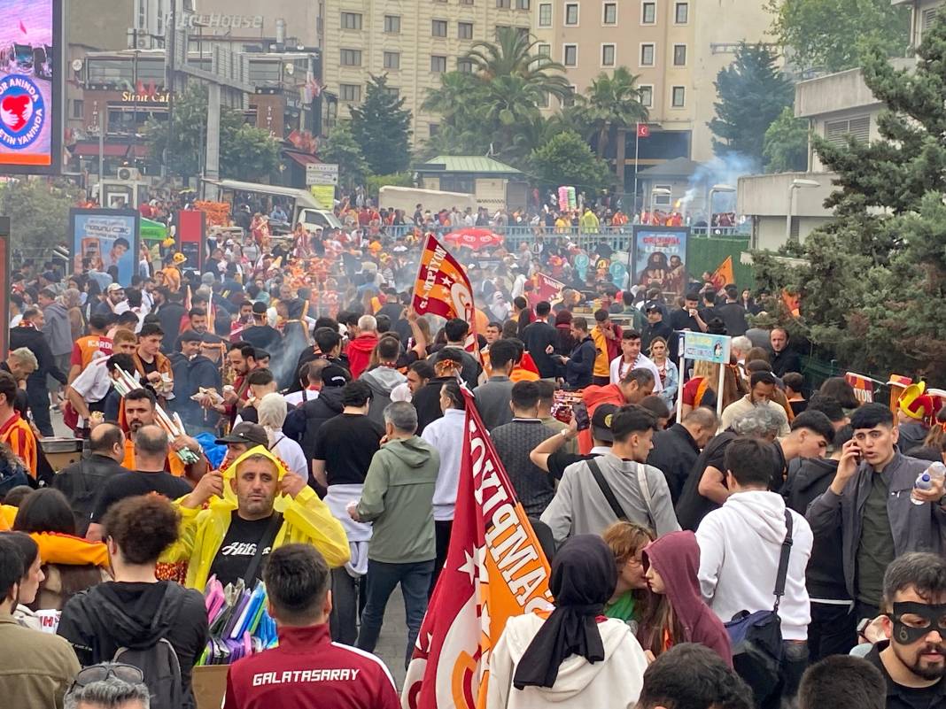 İstanbul ayakta: Galatasaray, 25. şampiyonluğunu kutladı 7