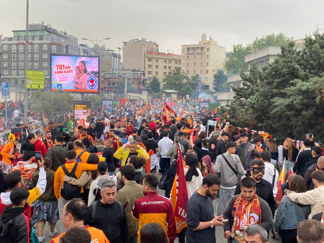 İstanbul ayakta: Galatasaray, 25. şampiyonluğunu kutladı 6