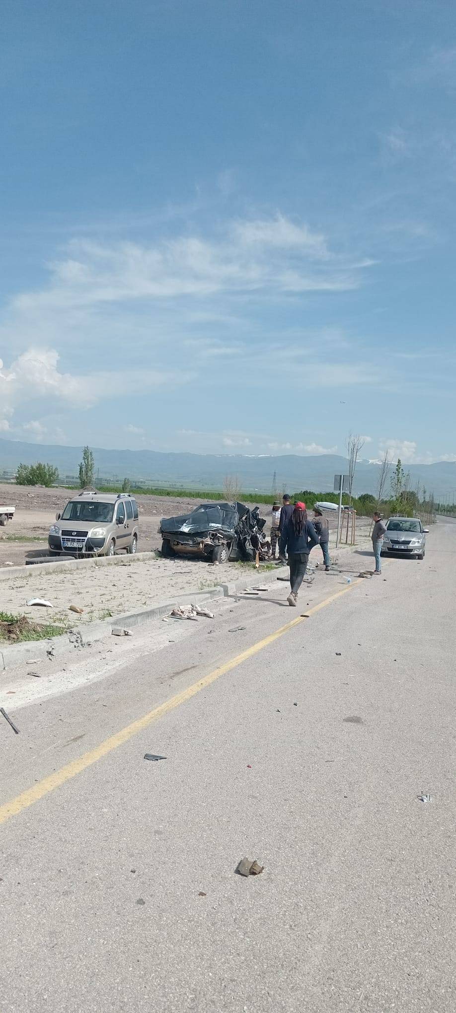 Beton mikseri faciası: Onlarca aracı biçti 3