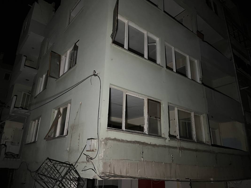 Siyah poşetlerin içinden çıktı! Metruk binada 3 insana ait kafatası ve kemikler bulundu 3