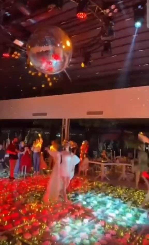 En mutlu günü zehir oldu! Dev disko topu gelin ve 2 davetlinin üstüne düştü 2