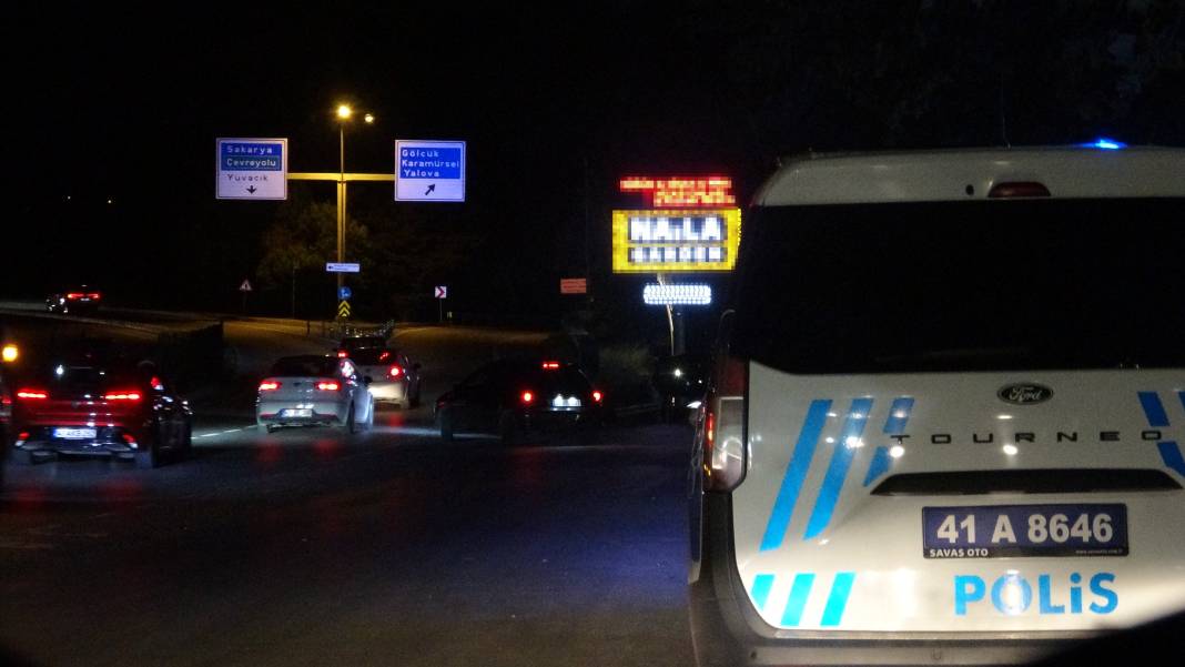 En mutlu günü zehir oldu! Dev disko topu gelin ve 2 davetlinin üstüne düştü 5