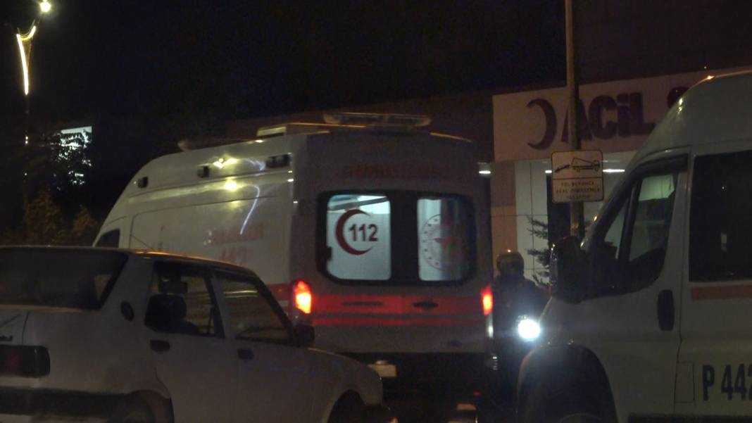 En mutlu günü zehir oldu! Dev disko topu gelin ve 2 davetlinin üstüne düştü 6