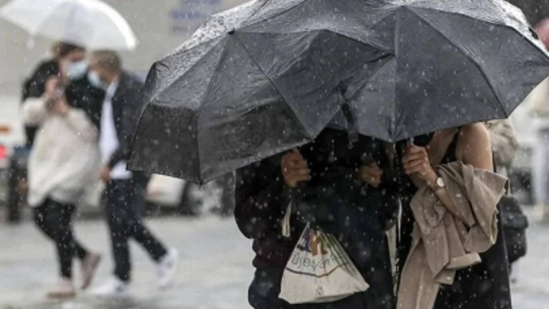 MISIR'DAN GELEN SICAK HAVA DALGASI İSTANBUL'U TERK EDİYOR: Sıcaklıklar resmen çakılacak! 3