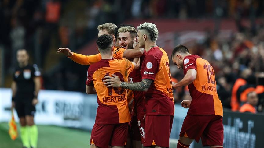 GALATASARAY'DA YILDIZLAR GEÇİTİ: Transfer listesi ortaya çıktı! 3
