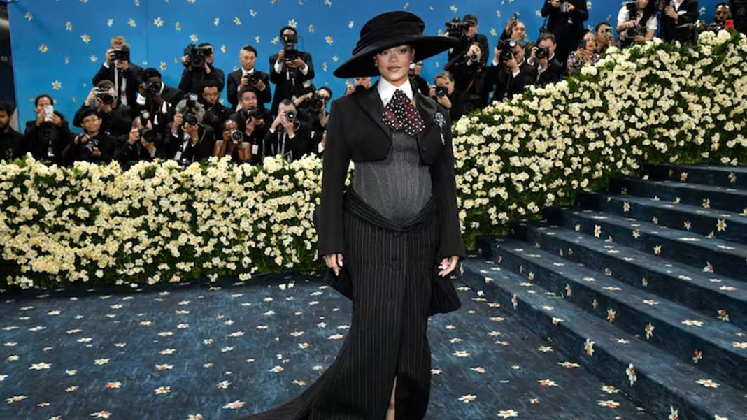 Met Gala 2025'te yıldızlar geçidi: Geceye damgasını vurdu! 3