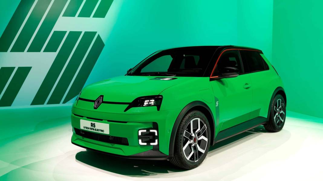NEREDEYSE CLIO İLE AYNI FİYATTAN SATIŞA ÇIKACAK: Renault 5'in fiyat listesi belli oldu! 2