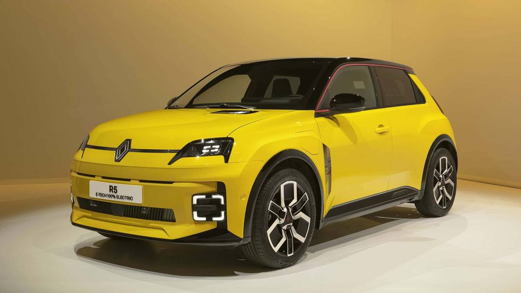 NEREDEYSE CLIO İLE AYNI FİYATTAN SATIŞA ÇIKACAK: Renault 5'in fiyat listesi belli oldu! 1