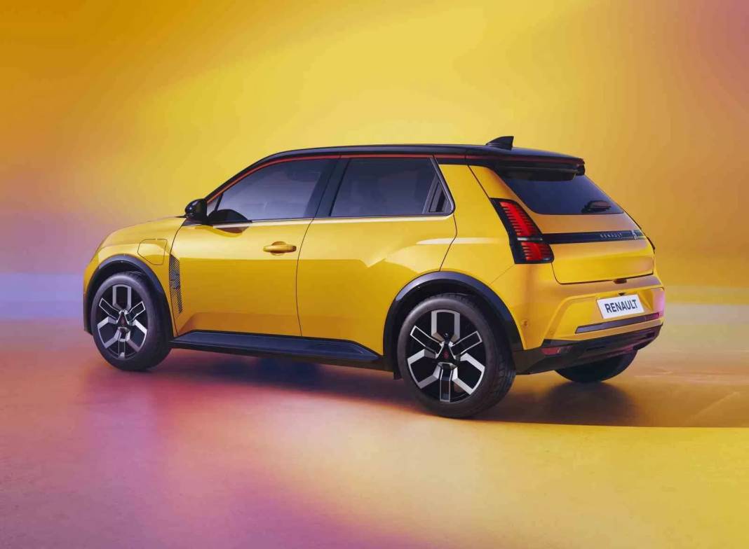 RENAULT 5'İN FİYATI SIR GİBİ SAKLANIYORDU: Türkiye'de ne kadara satılacağı belli oldu! Piyasa karışacak 4