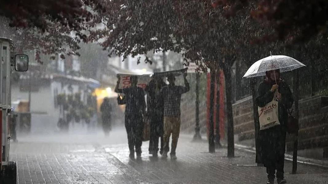 MISIR'DAN GELEN SICAK HAVA DALGASI İSTANBUL'U TERK EDİYOR: Sıcaklıklar resmen çakılacak! 1