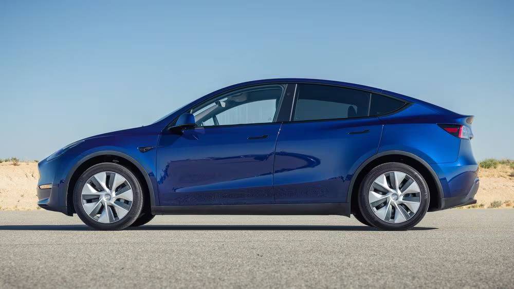 TÜRKİYE'DE STOKLARI 10 DAKİKADA ERİDİ: Tesla Model Y Long Range satışa çıktığı gibi tükendi! 2