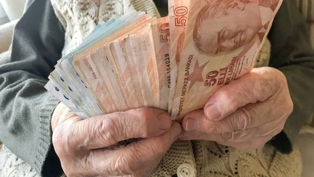 Emeklilerin ve memurların gözü o rakamlarda: İşte 3 farklı zam senaryosu 7