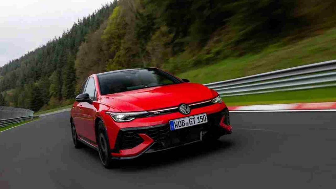 GTI tarihinde bir ilk yaşandı, Volkswagen Golf GTI Edition 50 sahneye çıktı! İşte performans detayları 5