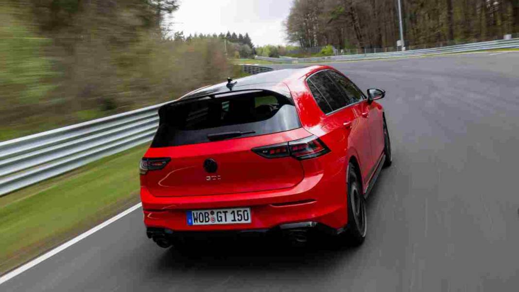 GTI tarihinde bir ilk yaşandı, Volkswagen Golf GTI Edition 50 sahneye çıktı! İşte performans detayları 4
