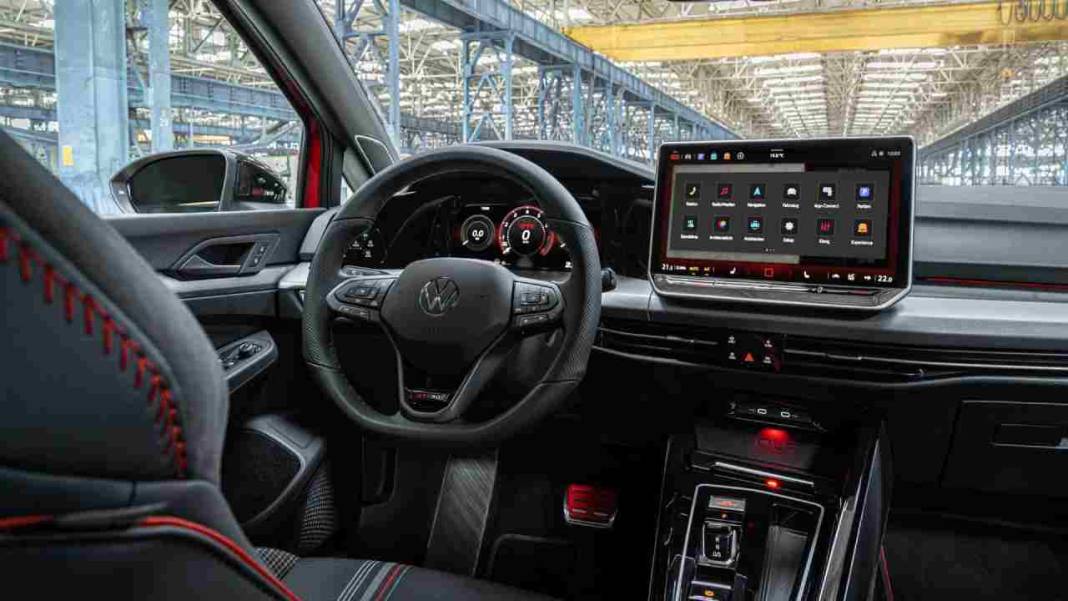 GTI tarihinde bir ilk yaşandı, Volkswagen Golf GTI Edition 50 sahneye çıktı! İşte performans detayları 3