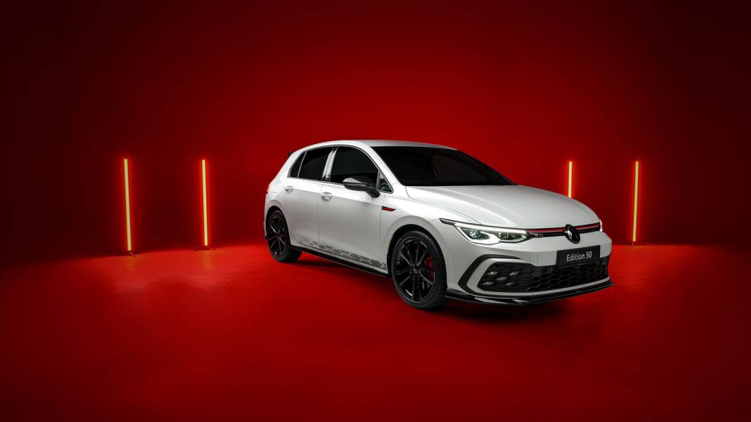 GTI tarihinde bir ilk yaşandı, Volkswagen Golf GTI Edition 50 sahneye çıktı! İşte performans detayları 2