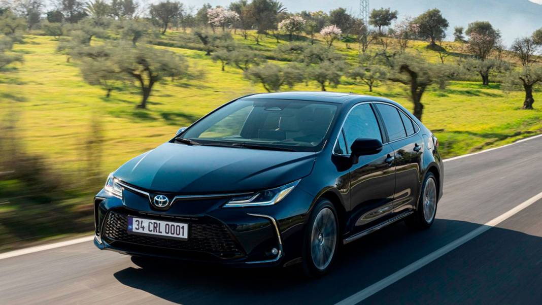 TOYOTA'DAN DEV İNDİRİM: Duyan soluğu bayide aldı! 2